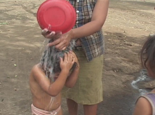 Bei der Hitze in der nicaraguanischen Pazifikregion ist eine kleine Dusche immer willkommen