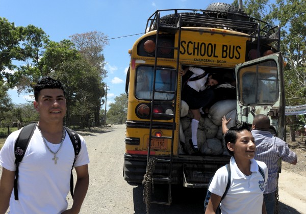 Mit dem Bus zur Schule Mit dem Bus zur Schule