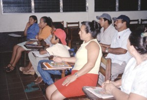 TeilnehmerInnen an einem Alphabetisierungskurs
