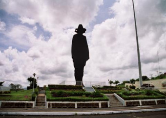 Sandino-Statue über Regierungsvirtel / Lagune