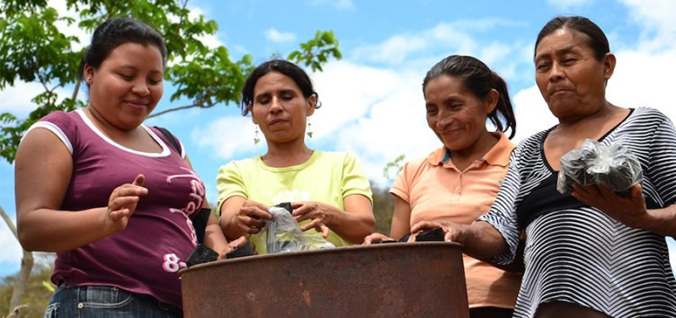 Frauen aus der FEM (Fundación Entre Mujeres) Esteli