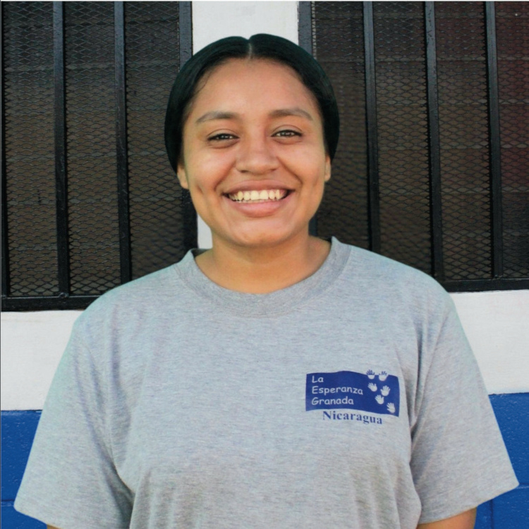 Reyna Isabel Urbina ist Studentin und Mitarbeiterin von La Esperanza Granada